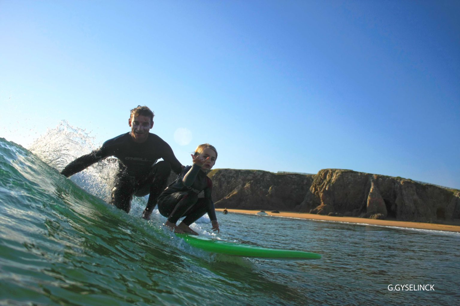 Les grandes vacances sont lancées ! École de surf Quiberon Morbihan Surfing Paradise