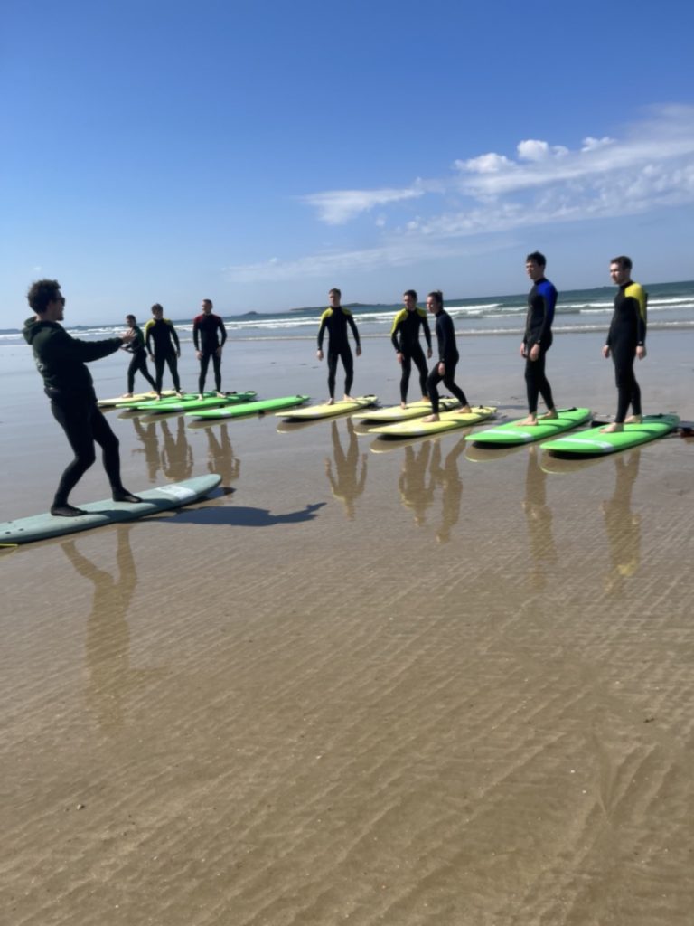 Surf vacances d'avril 2023 École de surf Quiberon Morbihan Surfing Paradise